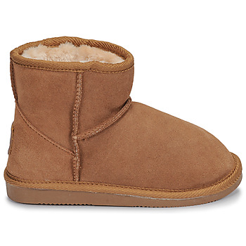 and More Supermodels Are Embracing This Height-Boosting Refresh of a Popular Ugg Slipper FLOCON