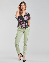 Textil Mulher Куртка микропуховик guess Guess SEXY CARGO PANT Verde