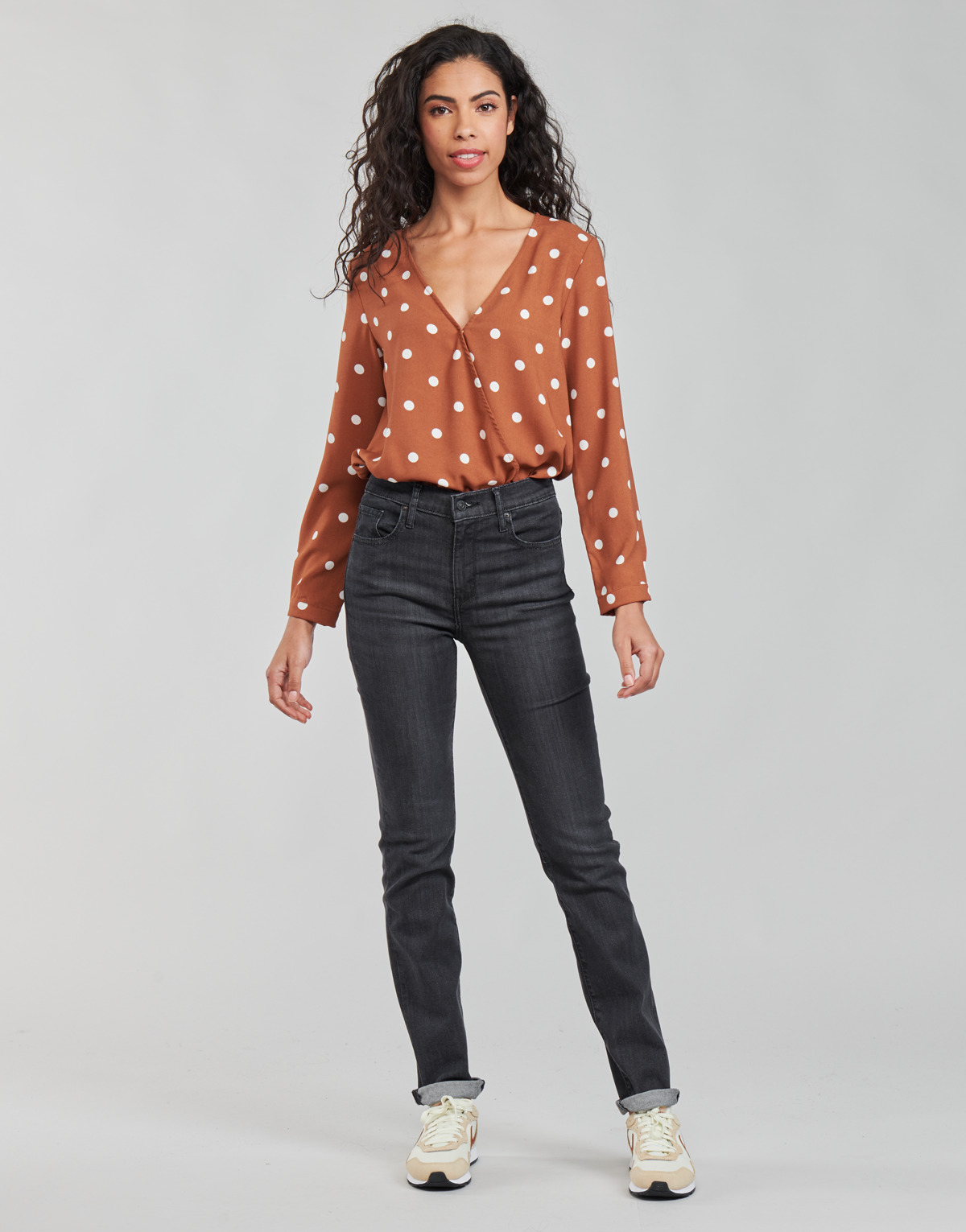 Textil Mulher Calças Jeans Levi's 725 Reclaimed Vintage inspired the 84 balloon leg jean in washed black Preto