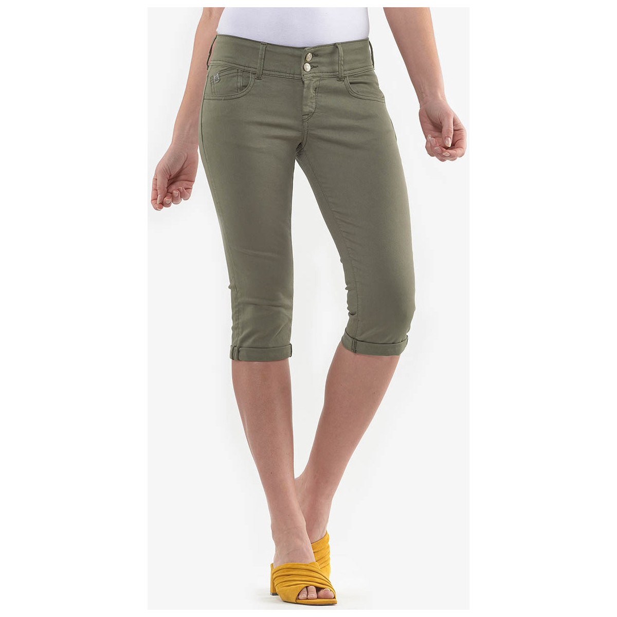 Textil Mulher Shorts / Bermudas Le Temps des Cerises Corsários pantalonas curtas em ganga MILY Verde