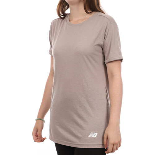 Textil Mulher T-shirts e Pólos New Balance  Bege