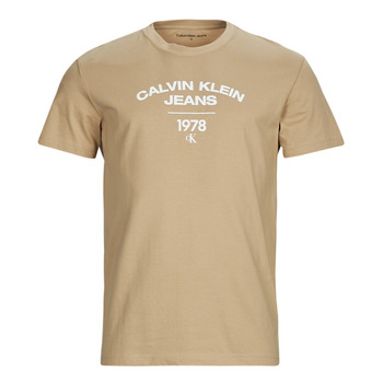 Textil Homem T-Shirt mangas curtas Calvin Klein Jeans VARSITY CURVE LOGO T-SHIRT Bege