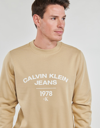 Calvin Klein Jeans VARSITY CURVE CREW NECK Bege