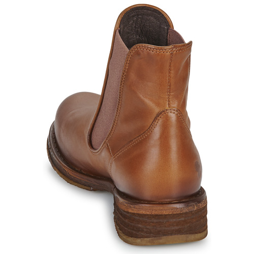 Felmini URAKO Camel