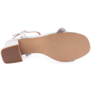 Padded Collar and Soft Fabric Shoe Lining