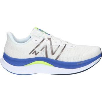 Sapatos Homem Multi-desportos New Balance MFCPRCW4 FUELCELL PROPEL V4 Branco