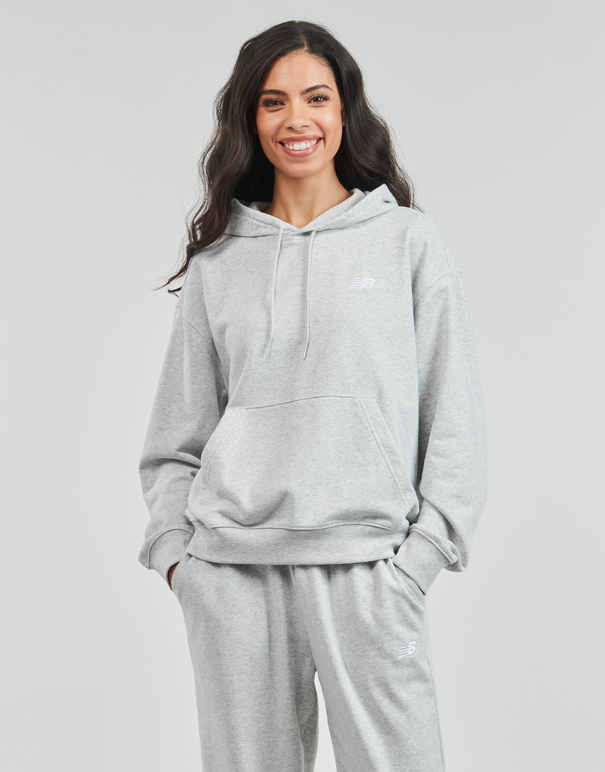 Textil Mulher Tecnologias New balance Shorts Printed Fast Flight Hot FRENCH TERRY SMALL LOGO HOODIE Cinza