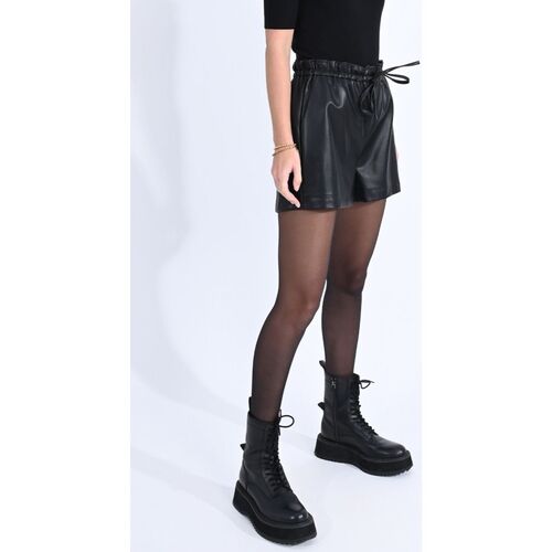 Textil Mulher Shorts / Bermudas Molly Bracken T1015BN-BLACK Preto