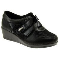 Synthetic leather lining offers a great in-shoe feel