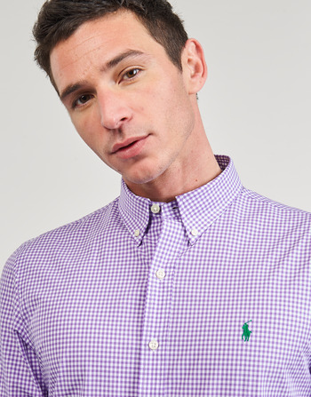 Classic fit with traditional polo collar