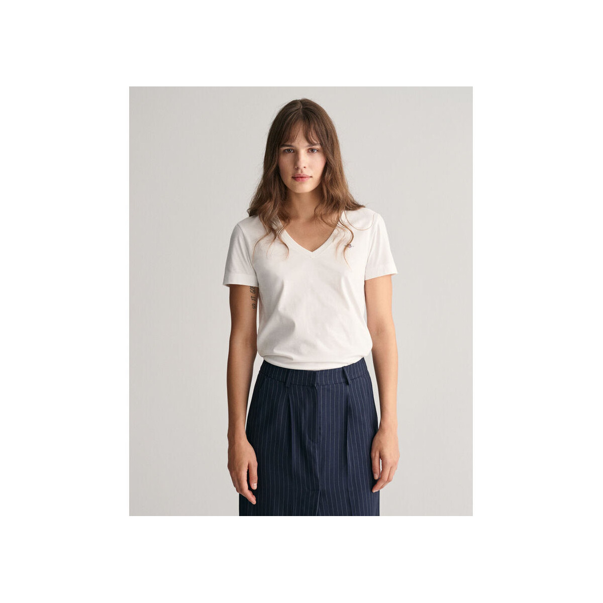 Textil Mulher T-shirts e Pólos Gant T-shirt com decote em V Shield Branco