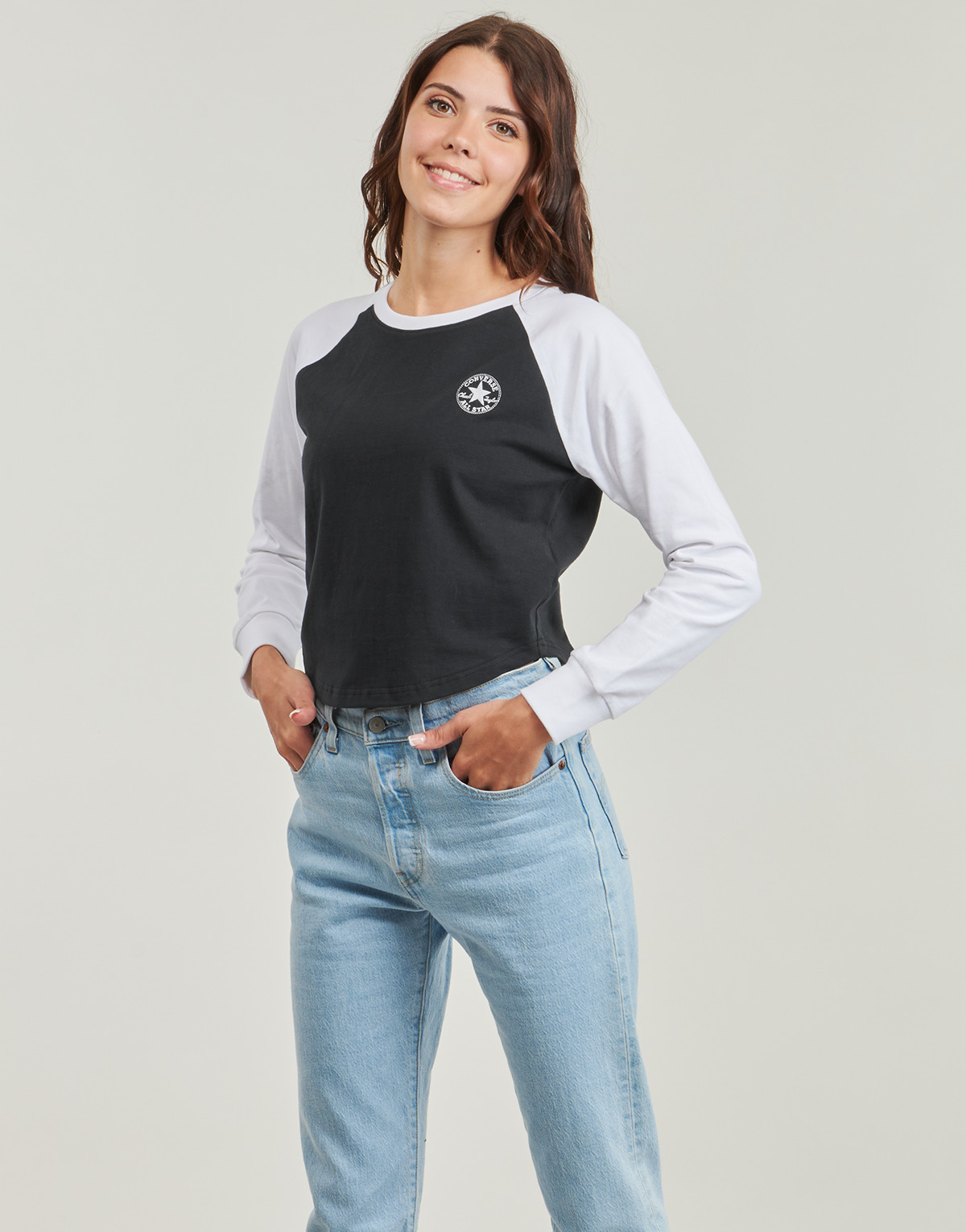 Textil Mulher T-shirt mangas compridas Converse RAGLAN LONG-SLEEVE TOP Branco / Preto