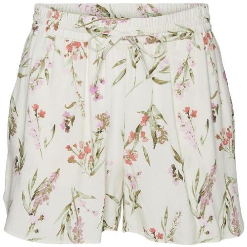 Textil Mulher Shorts / Bermudas Vero Moda  Bege